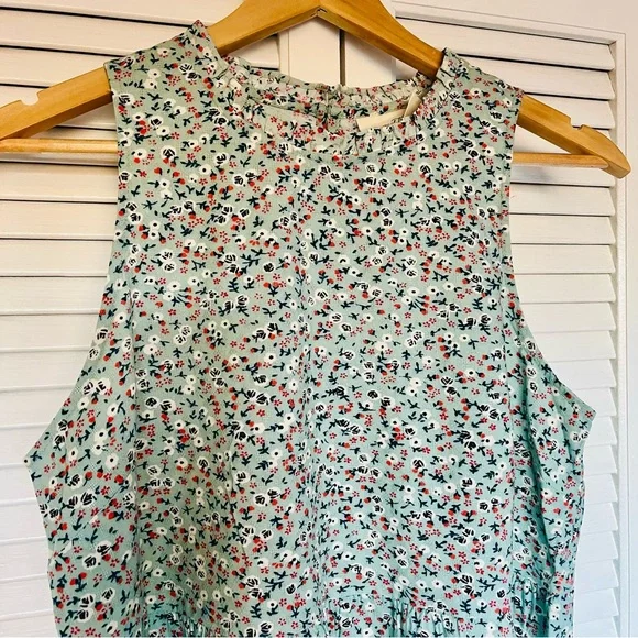 Floral Sleeveless Top - Picture 5 of 10